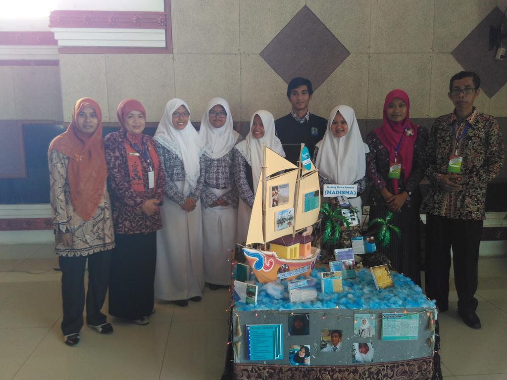 Selamat untuk siswa SMA Negeri 1 Tuban. Membawa piala Juara 1 lomba mading 3D. Memperingati Bulan Bahasa ke-87.