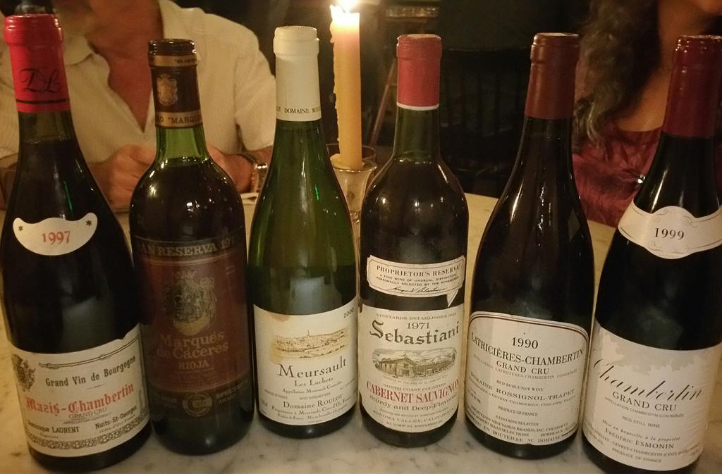 plsthepalate's tweet photo. Hmmm..which wines shall we drink tonight? #applemenu @mauderestaurant @makemehungry #oldbottles #wine https://t.co/qRcyAjV4pN