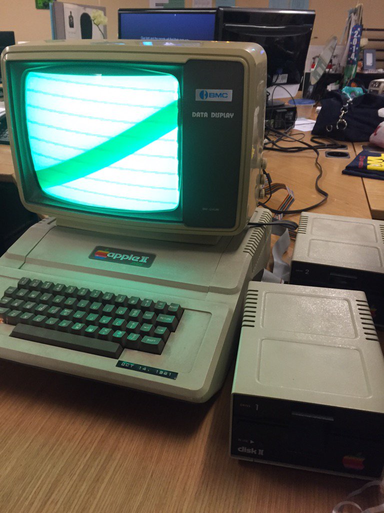 LaurenMattNews's tweet photo. Got myself a new work computer. #apple #appleIIplus #1981called https://t.co/PWqAi7Q5mS