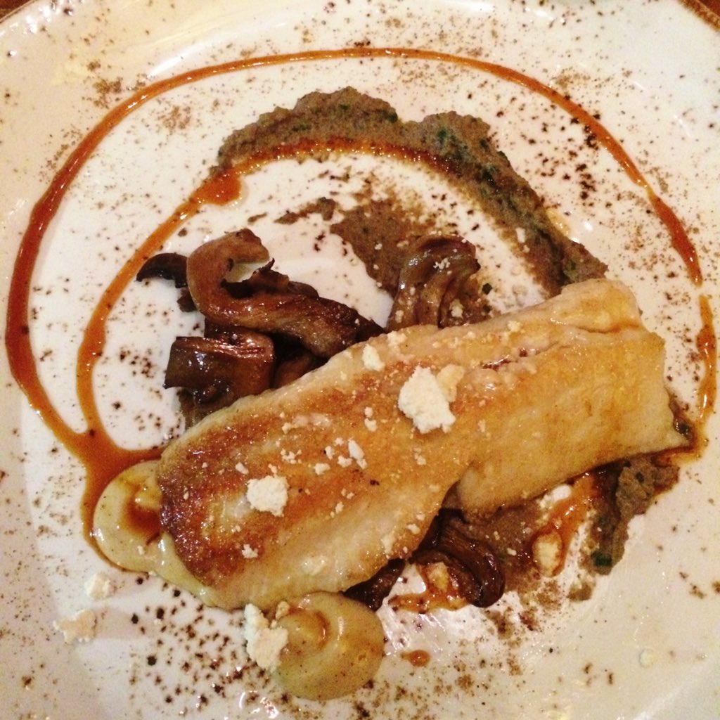 OceanWiseSeafd's tweet photo. Roasted @Road17Char at @FSVancouver at @nedbell @bartonseaver dinner #GOAL2015 #RAS https://t.co/RNICwfK9OE