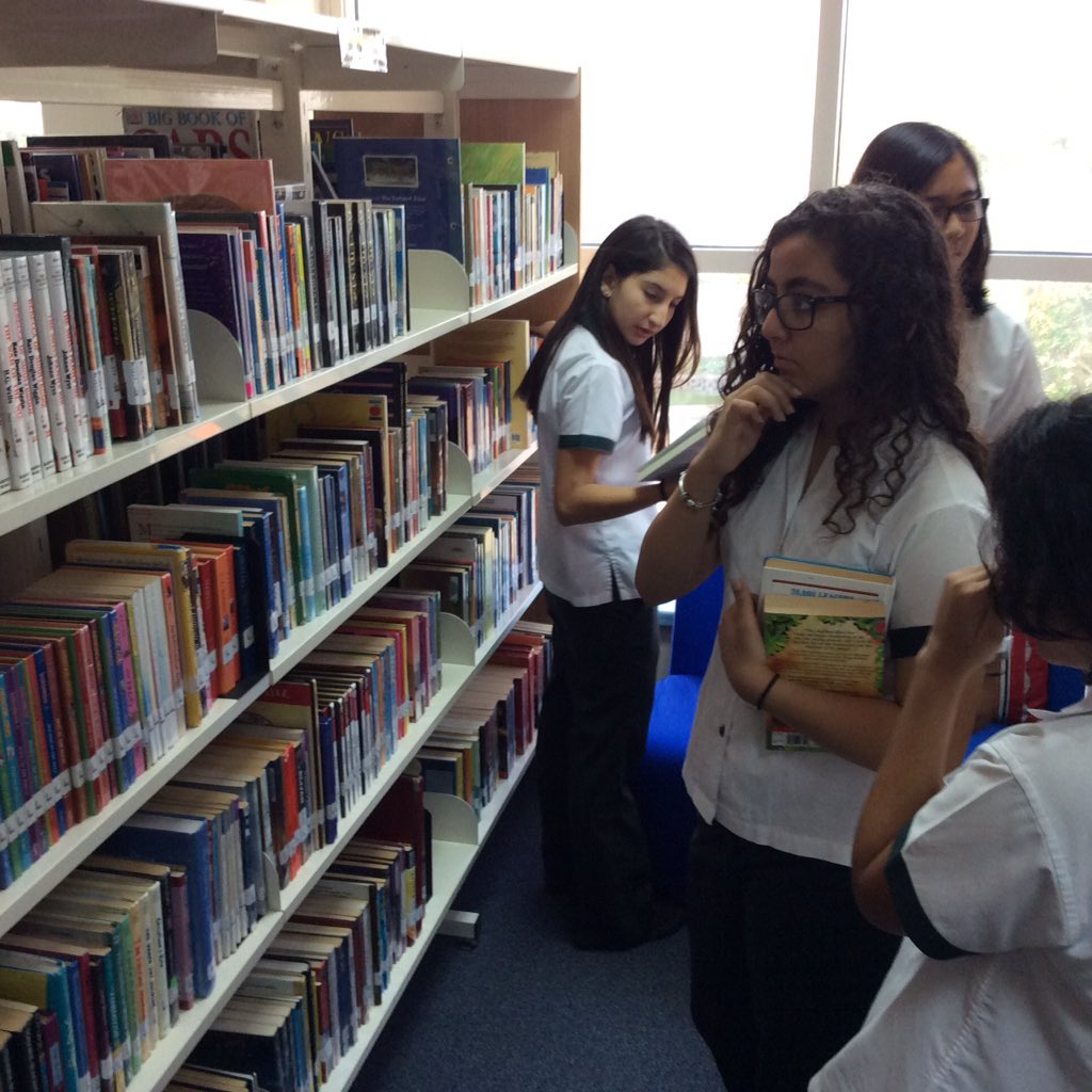 ScheepsV's tweet photo. 10C visiting Library in tutor time! Happy, reading students learn more😉 thanks @DIS_Dubai @DIS_English @DISlibraryPS https://t.co/rm5I3UoO19