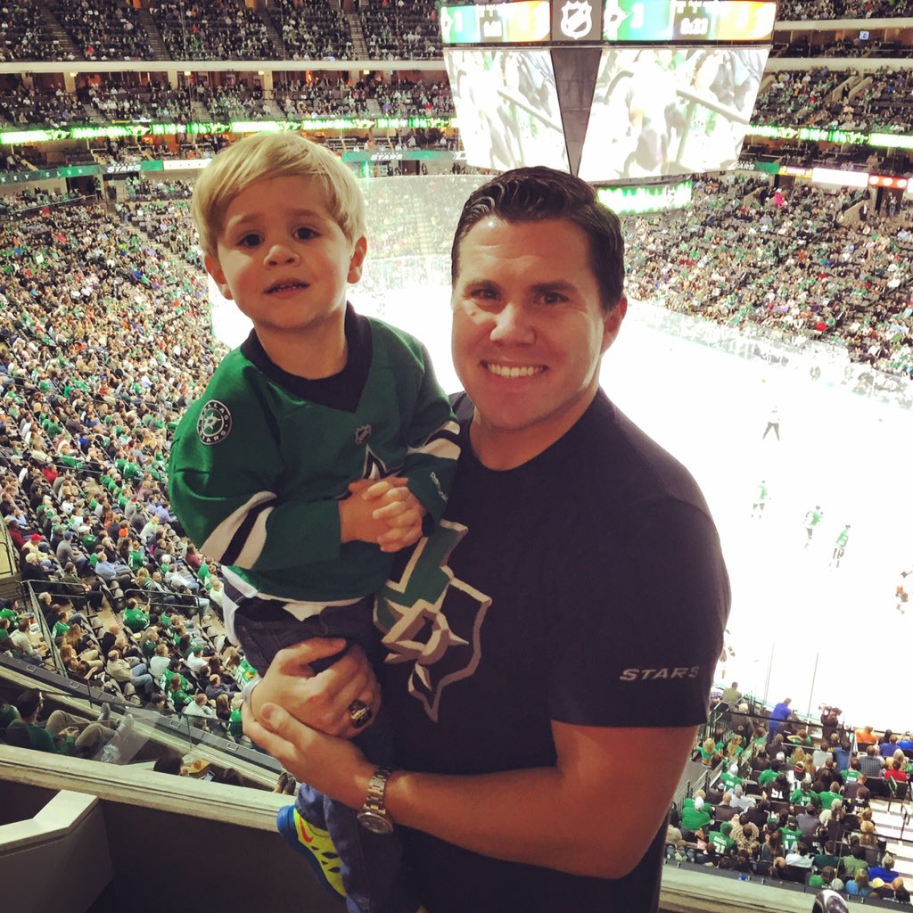 D_Walk74's tweet photo. Awesome win tonight! Beckham loves the @DallasStars! #menstown https://t.co/oyEMaEYcBN
