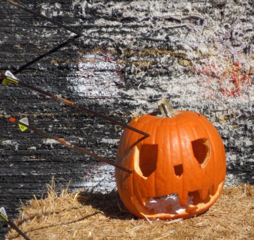 CCShootComplex's tweet photo. Join us for a #PumpkinSmash @ our #Archery range Saturday 9am-3pm #OozingPumpkins #Vegas https://t.co/hfuF4fTPAU