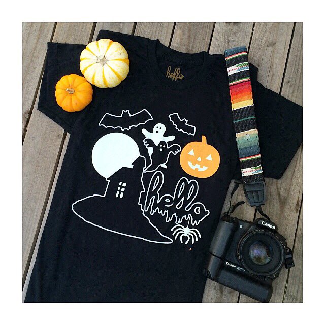 samandkatedsign's tweet photo. #Halloween ready with this GLOW IN THE DARK tee from @helloapparel!!! #samandkatedesign #helloapparel #camerastrap https://t.co/lYWwiuDfYy