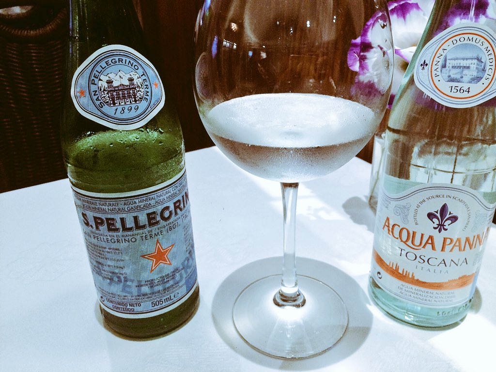 Del chef <a href="/SantiagoMigoya/">santiago migoya</a> Ostras con su perla #CelebrandoANautilus 60 años <a href="/NautilusRest/">NAUTILUS</a>