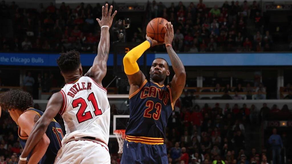 NBAllDayLong's tweet photo. King James LeBron tallies 25 pts and 10 rebs, yet Bulls were able to stop Cavs https://t.co/alaI35TB4r