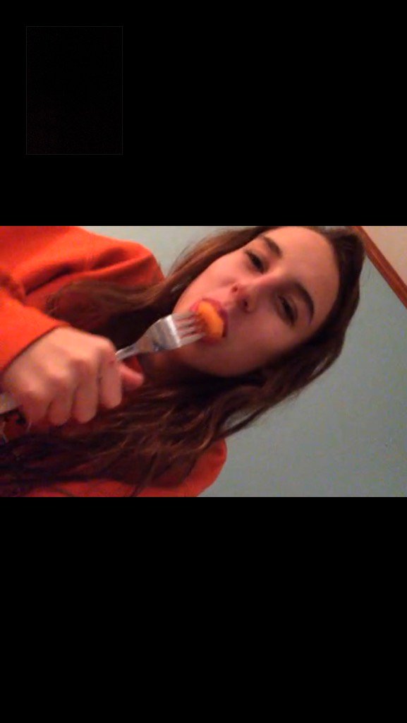mathias_flower's tweet photo. She kinda likes cantaloupe https://t.co/c0f0A20XmN