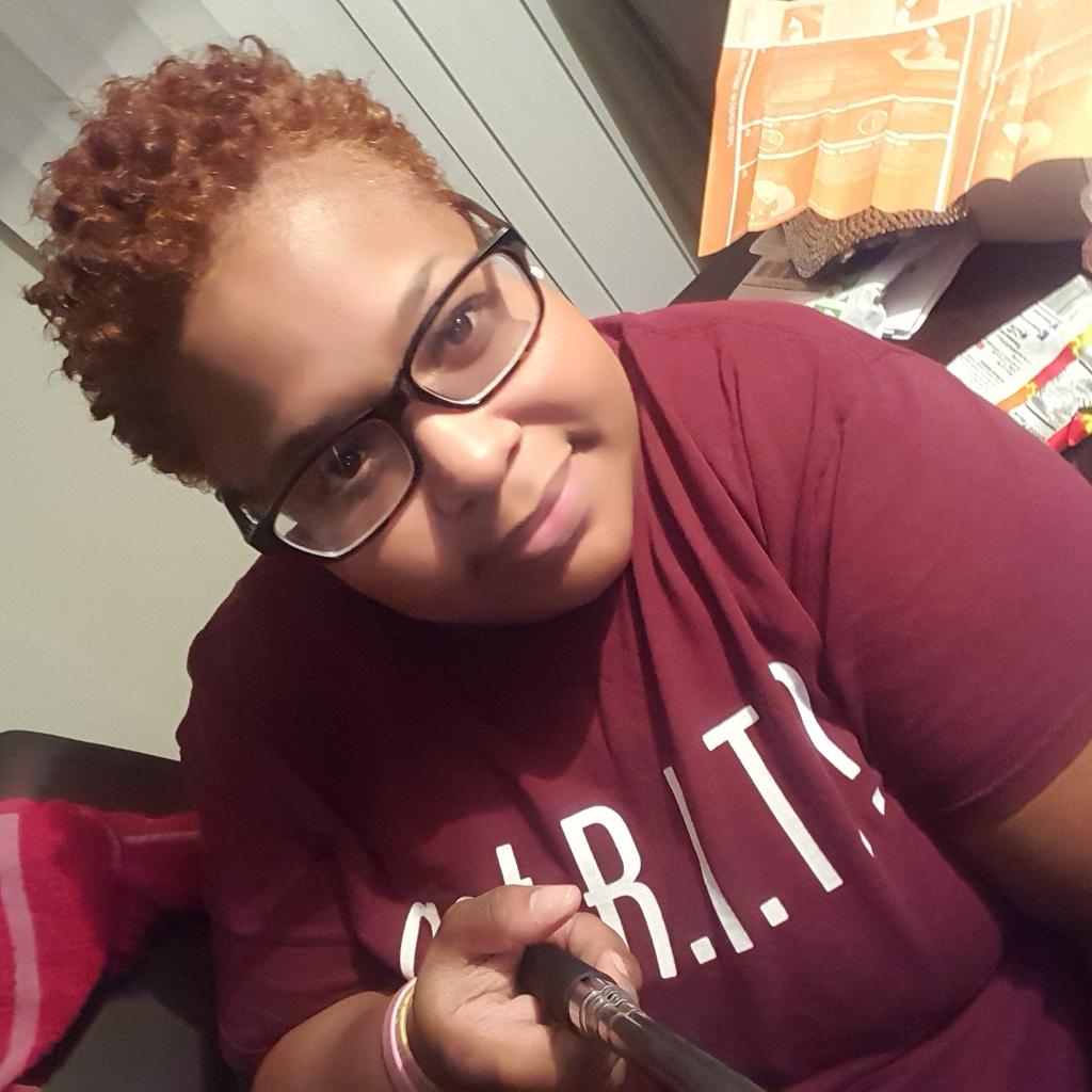 evonniethtsme's tweet photo. #freshcute #newcolor y'all like or nah #selfiestick https://t.co/ehQcLvxODk