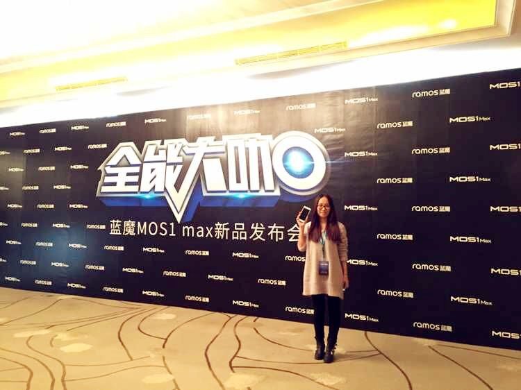 onemosphone's tweet photo. 1 hour left until the #launch event starts! Tune in #live here: https://t.co/vBaH3SEeTA #MOS1max #MIGHTYMASTER https://t.co/59tc6xDnWh