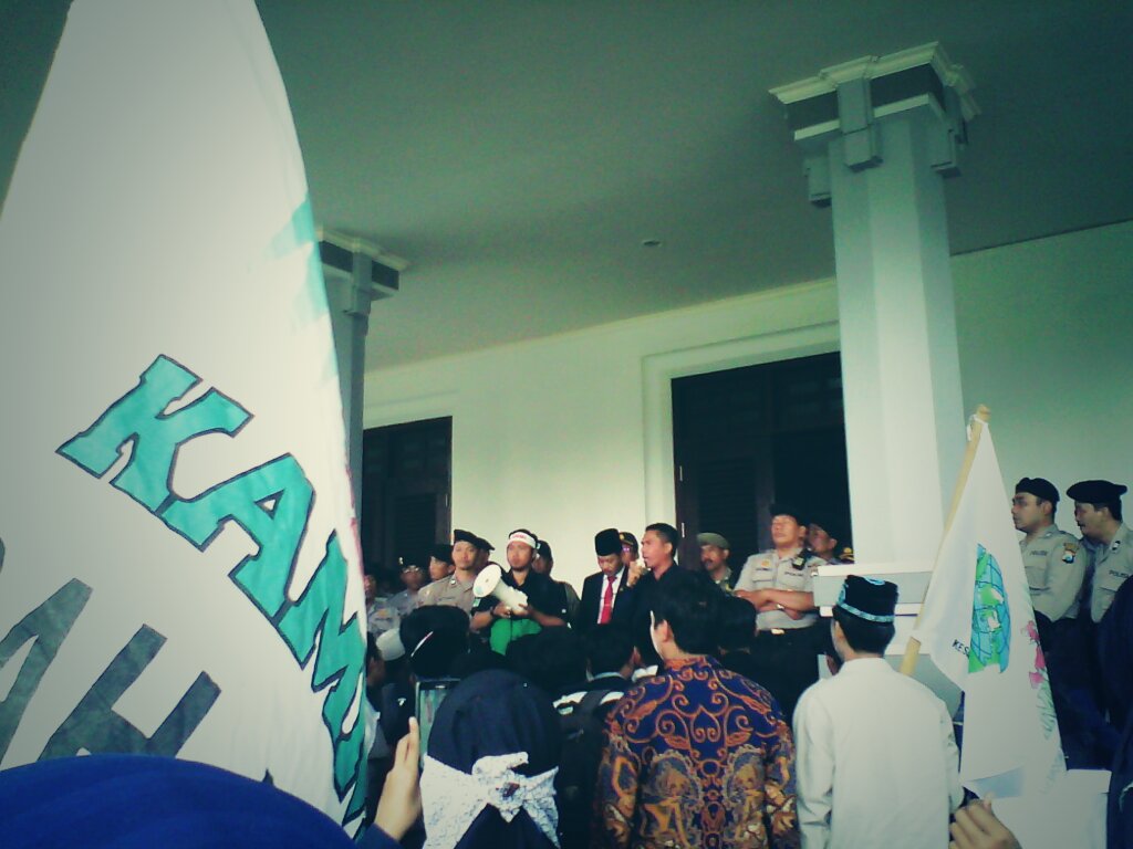 Sambutan dari perwakilan dewan dari partai PDI Perjuangan yg berjanji akan menyampaikan apresiasi mahasiswa