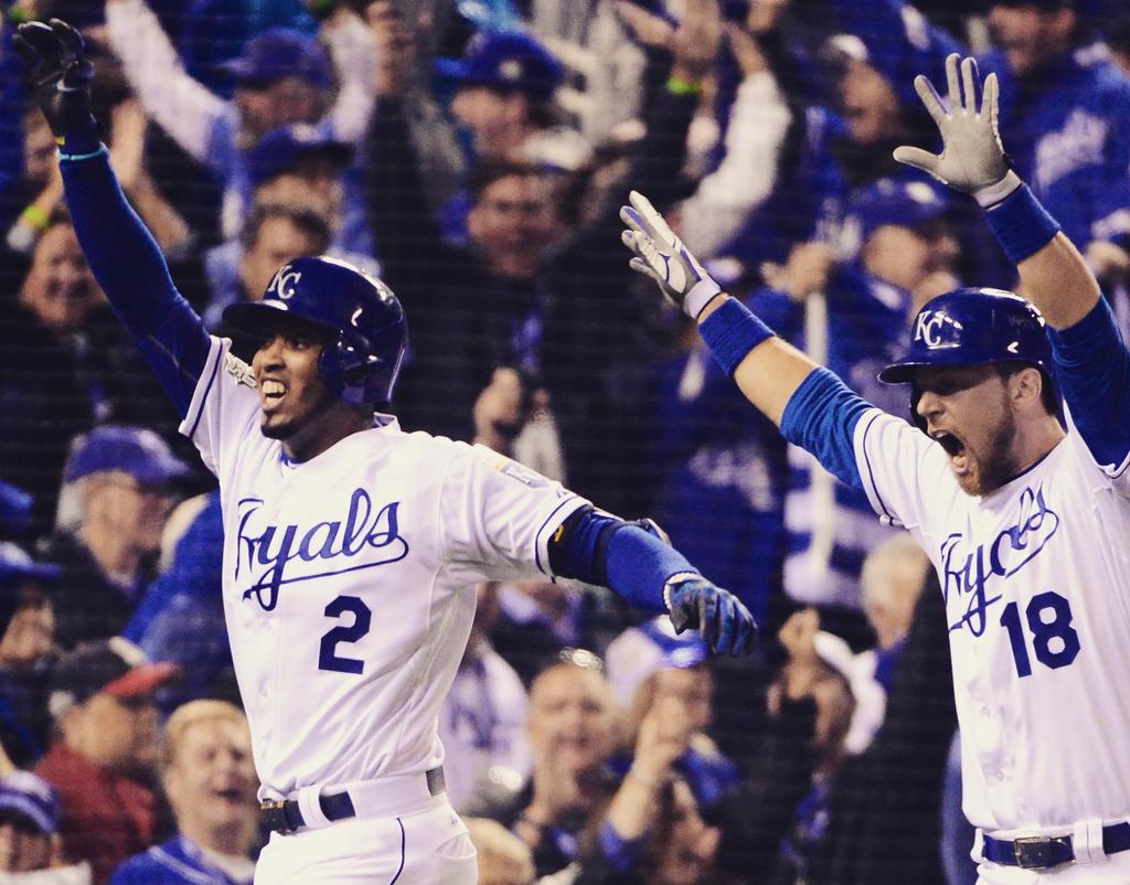 SportingKC's tweet photo. GAME ONE IS IN THE BOOKS! CONGRATS #ROYALS! #TakeTheCrown #WorldSeries https://t.co/qmWbOnT5aF