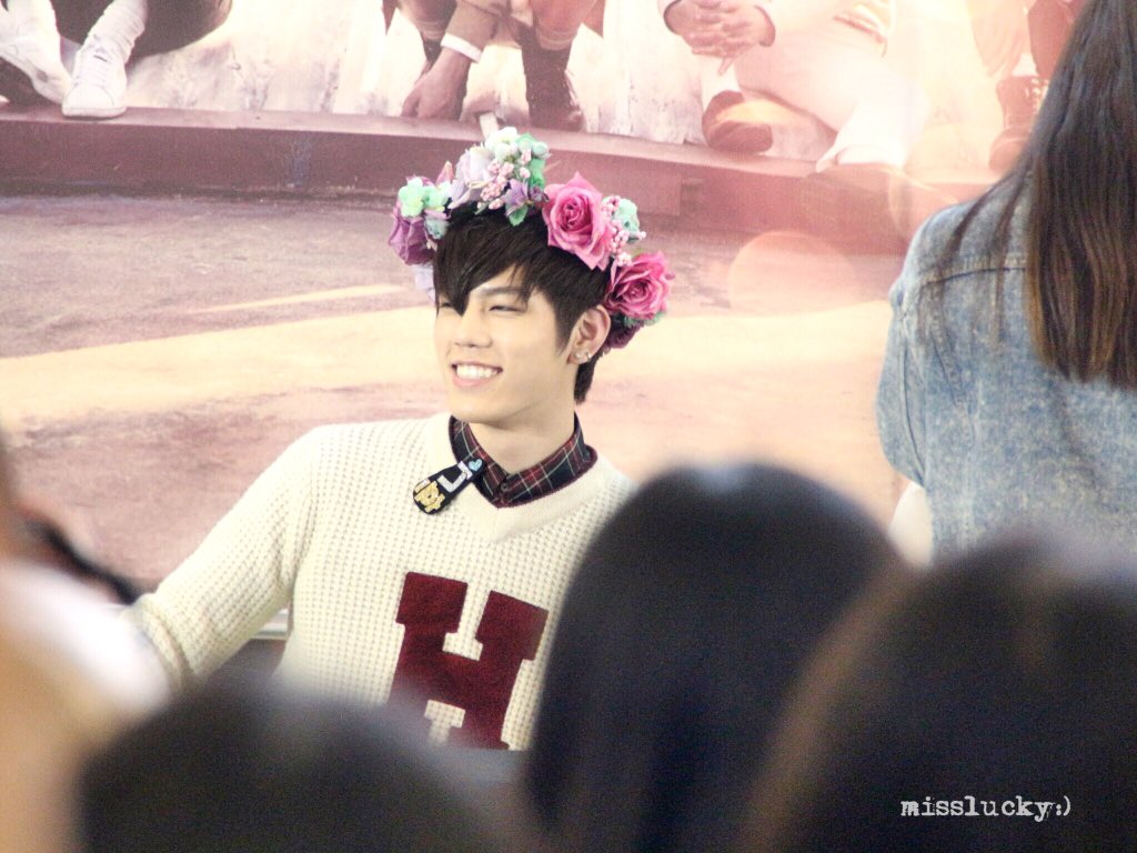 planet_H0712's tweet photo. ชาฮุนใสๆ ไม่มีจริงนะคะ 😂😂😂😂 #NFlying_Lonely #NFlying #Lonely #1stFanSign https://t.co/KzGeKRaOPs