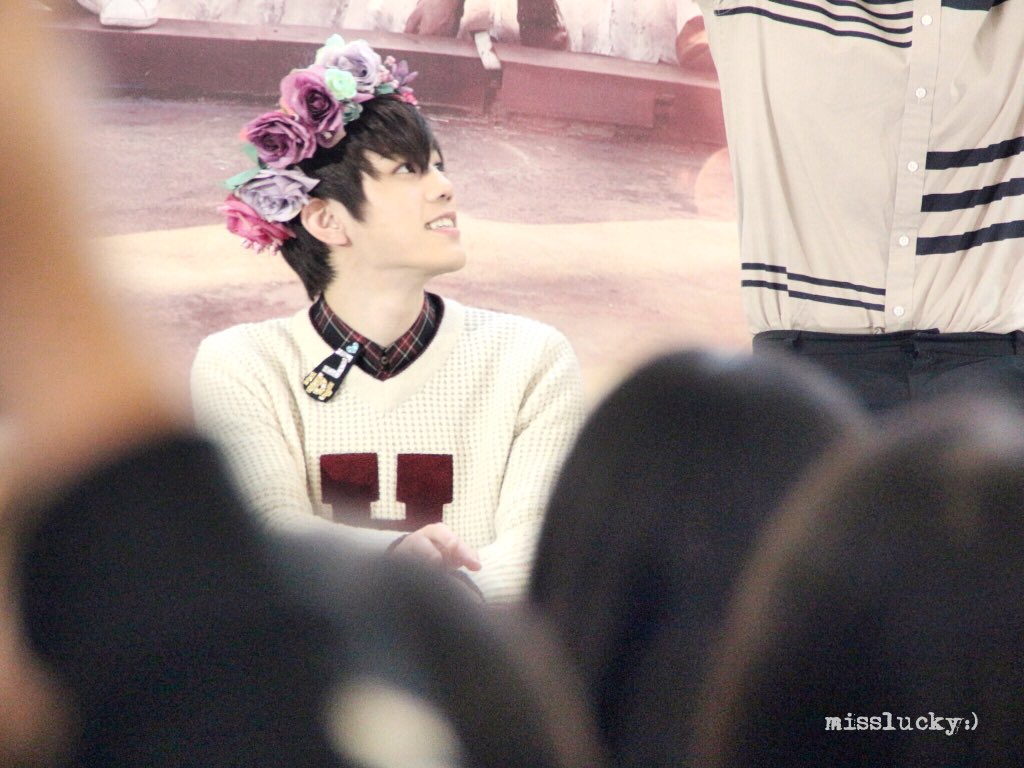 planet_H0712's tweet photo. ชาฮุนใสๆ ไม่มีจริงนะคะ 😂😂😂😂 #NFlying_Lonely #NFlying #Lonely #1stFanSign https://t.co/KzGeKRaOPs
