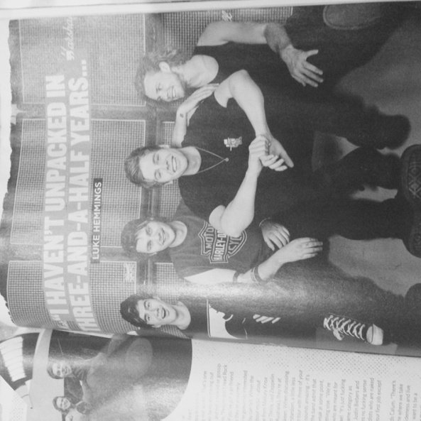 Maddie_Hxx's tweet photo. Quality read! #5SOSrocksound https://t.co/6dthQmQ23Q