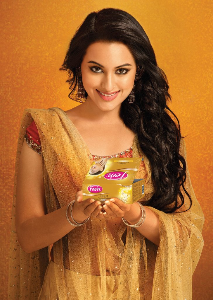 beautynewsindia's tweet photo. This #karwachauth GetSetGlow @DaburIndia #Fem : https://t.co/7yt1gF3dbQ #instantmakeover #beautifulskin #beautytips https://t.co/NQOLzHHnRa
