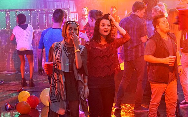 EW's tweet photo. Apparently raves are still a thing. Our #FindingCarter recap: https://t.co/xLAv0CHEx1 https://t.co/cz9rOFKhdF