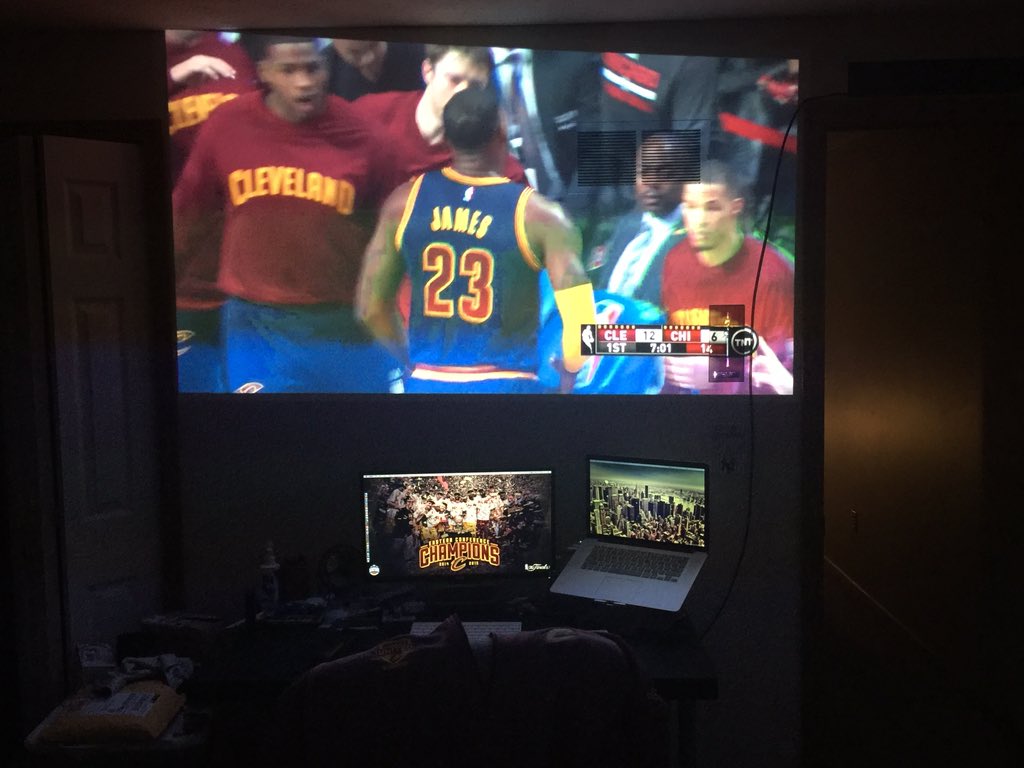 mikedomzalski's tweet image. @CavsWGUnited #projectorstyle #CavsBulls #rerun 🏀🏆 only way to watch cavs basketball