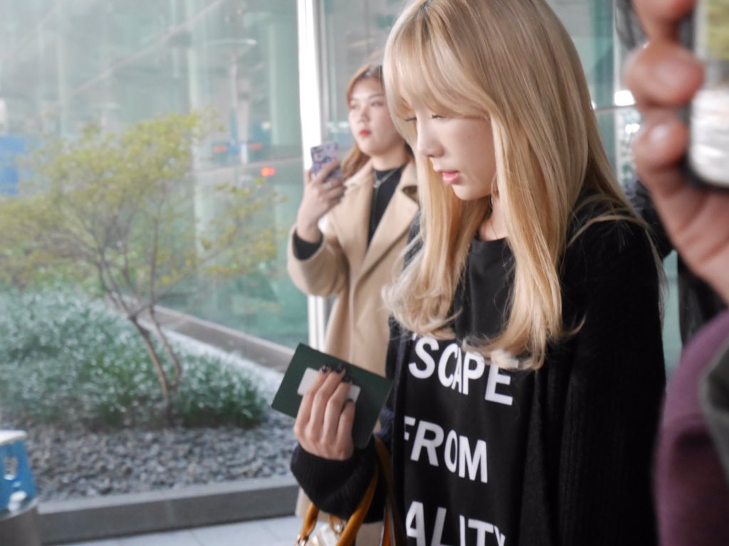[PIC][28-10-2015]TaeTiSeo trở về Hàn Quốc vào chiều nay CSYoH9wUkAAckTi