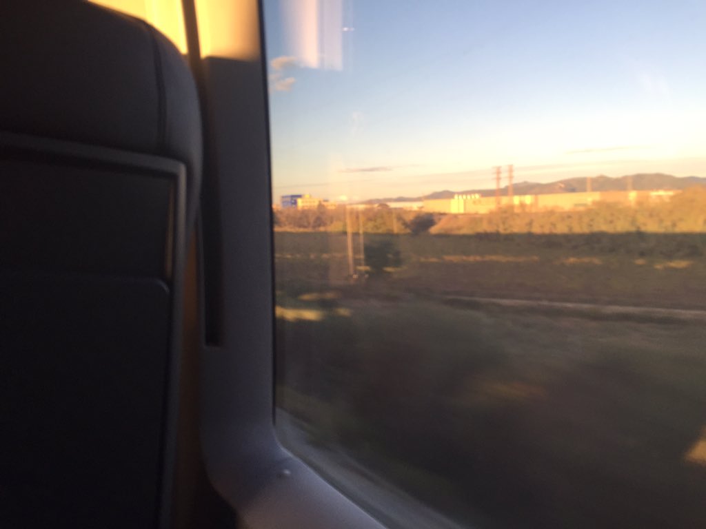 MontseFillo's tweet photo. Bon dia! #ontheroadagain Madrid here I come! #xmasiscomming https://t.co/fB90d13vvH