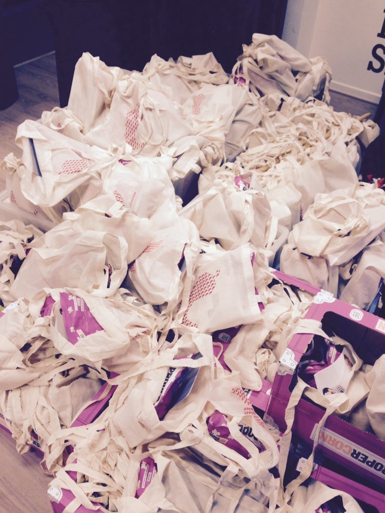 PepperLab2015's tweet photo. 350 goodiebags! Wij zijn er klaar voor, jullie ook? #PepperLab https://t.co/ZIkUeNvrfx