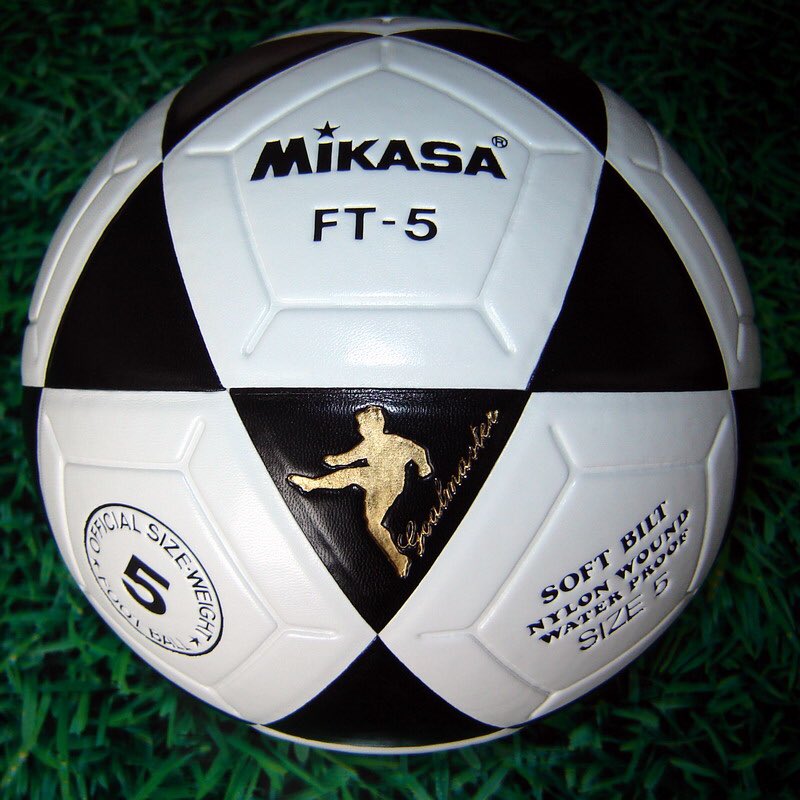 Buenos días a todos menos a los fabricantes de balones Mikasa. Todavía duele el pelotazo que me dieron en 1997.