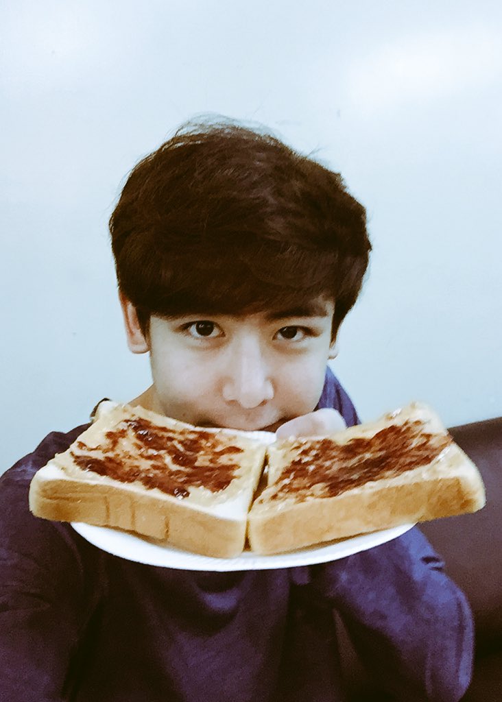 Khunnie0624's tweet photo. Get some Peanut Butter &amp; Jelly in yow belly! Good day people~ = ] https://t.co/XfCq4RZviS