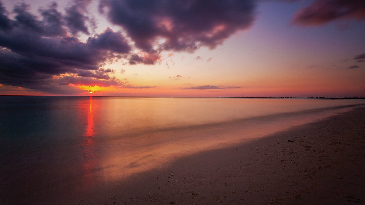 boatint's tweet image. Discover 6 of the best spots to watch the sunset in the Caribbean buff.ly/1Nyl6O9