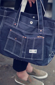 Simply_Fresh's tweet image. Sudah benar cara perawatan tas kulit &amp;amp; kanvas kamu? cek disini infonya ya goo.gl/oszPtj

#TipsCuci