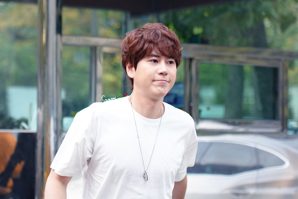 4KYUINA's tweet photo. [HD] 151023 Kyuhyun at KBS MuBank [cr. SneezesKYU] https://t.co/YYBOroWvVd