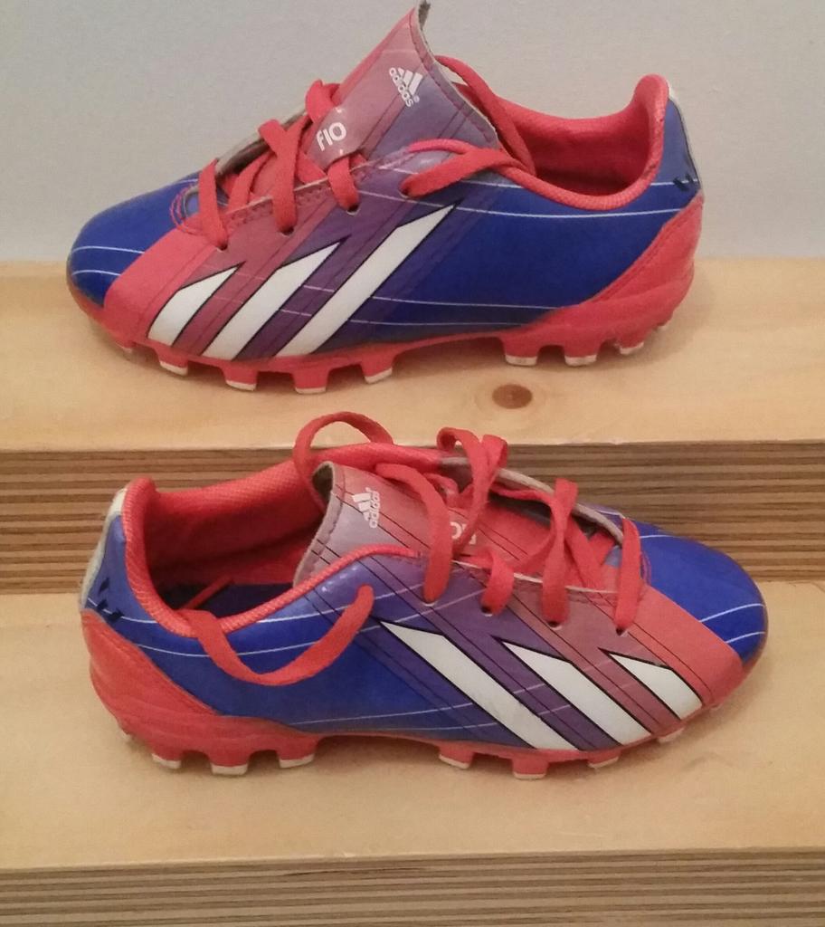 MESSI ADIDAS F10! child's size 11 only £14.99! Please visit
Stores.ebay.co.uk/thekidsbootroom
to see our full range of boots!