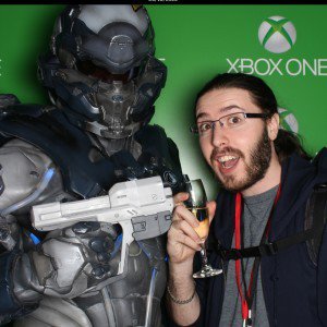 LeCafeDuGeek's tweet photo. Résumé de la soirée presse Halo 5 #HalofestFR Par : Guillaume Ghrenassia https://t.co/uk10s9K94e https://t.co/xICg69iTPS