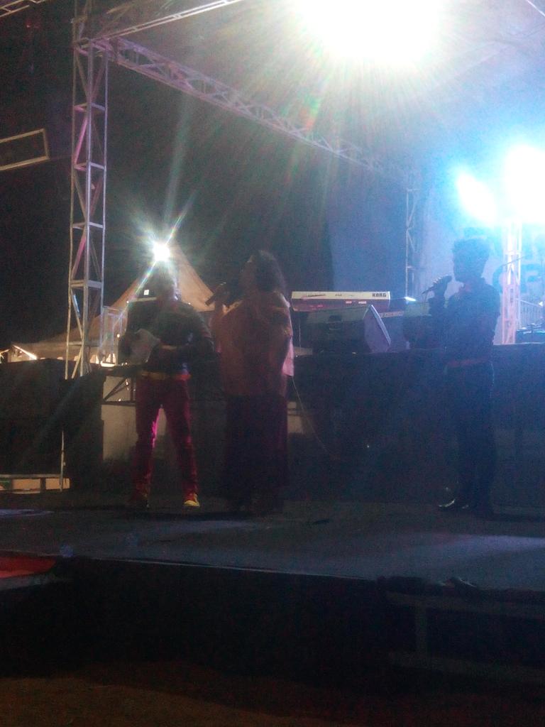 Peserta pertama di lomba #PurwakartaMenyanyi juri langsung oleh mbak Bertha. #PURWAKARTAOPERAHOUSE