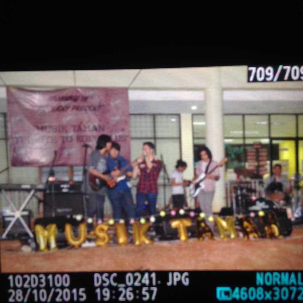 ini ada penampilan dari Five Cup tadi saat membawakan lagu Diana-nya Koes Plus 😊