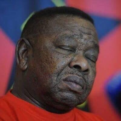 ncebi_muhlez's tweet photo. Who is the chancellor? #UFSconversations #studentassembly #ProfJansenmustAccount https://t.co/hnRtgKUyjd