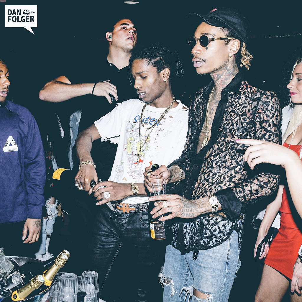 wizkhalifa's tweet photo. Tonight in Belgium. https://t.co/U0JdscyskO
