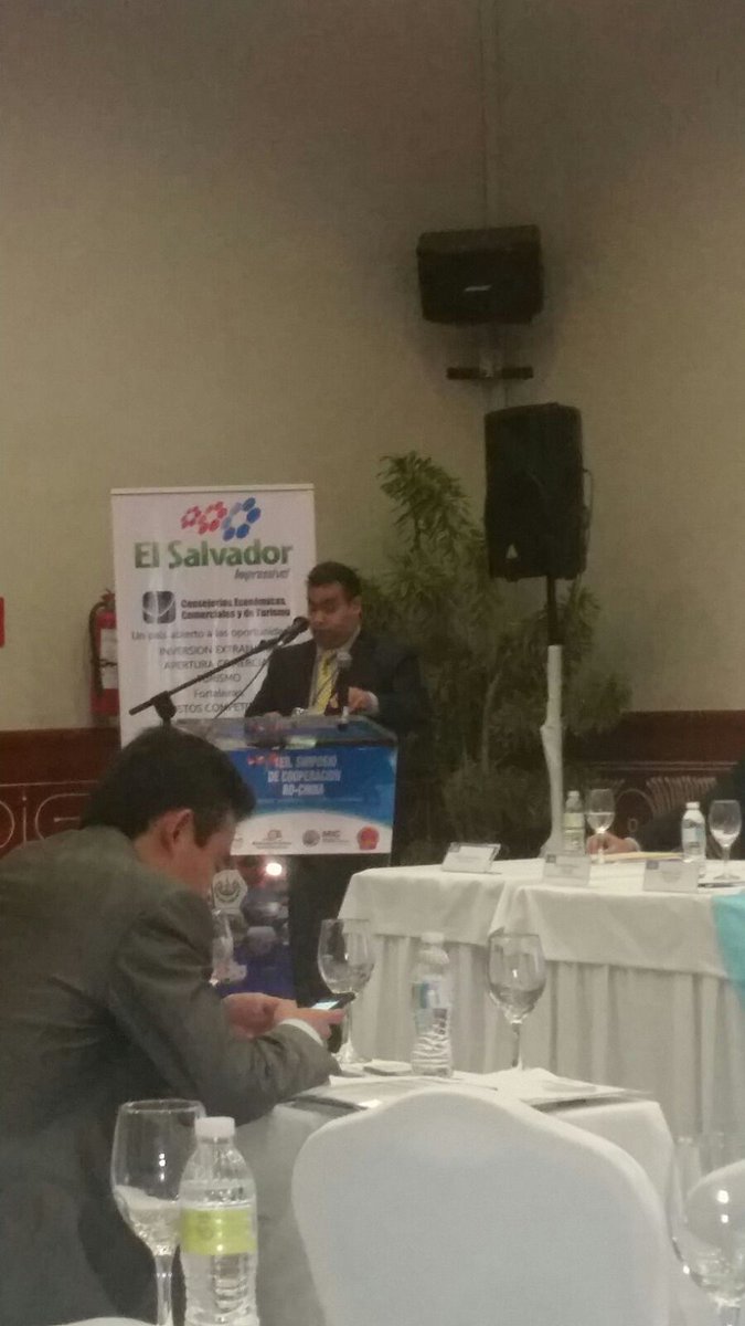 dovemco's tweet photo. Huascar Fernandez, Presidente de @Dovemco en “I Simposio de Cooperación RD-China” @MEPyD @MIC_RD @MiTurRD https://t.co/9TMbQRMJCE