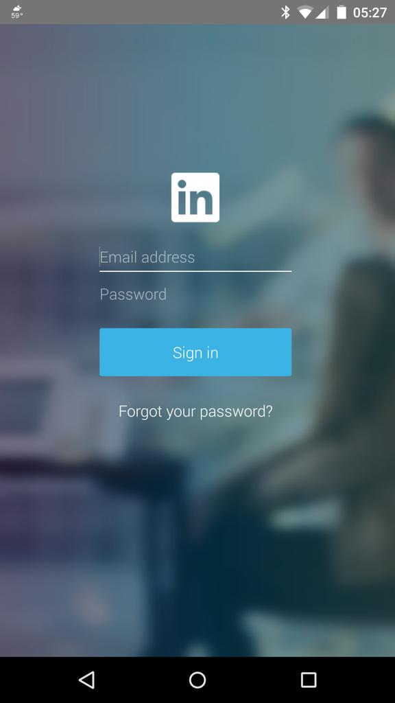 LogicalArthur's tweet photo. Email and password to log into #LinkedInLookup? I'm already signed into the @LinkedIn app! Uninstalling. #UX #fail https://t.co/j6wPIs3Mt0