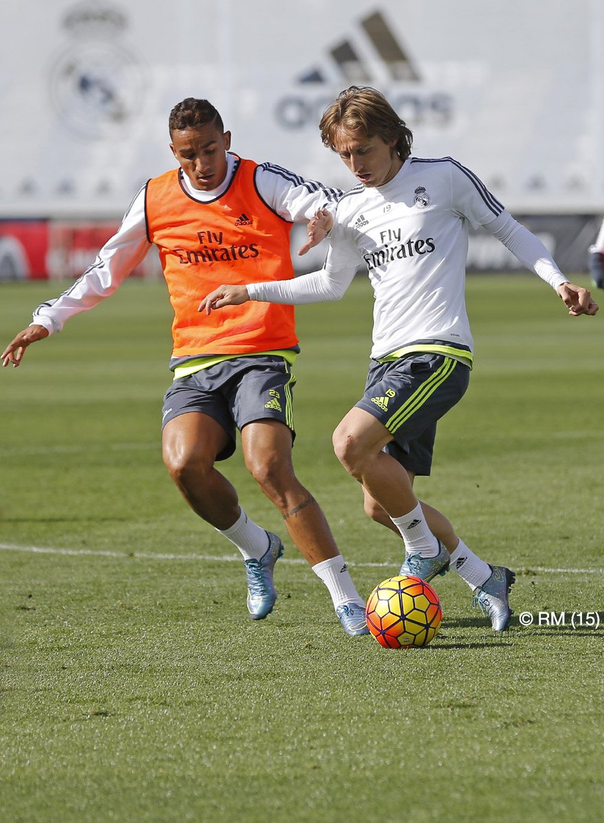 realmadriden's tweet photo. Check out the best photos from today's training session at Ciudad Real Madrid. 📷💪⚽

#RMCity #HalaMadrid https://t.co/iH5sl9zKr9
