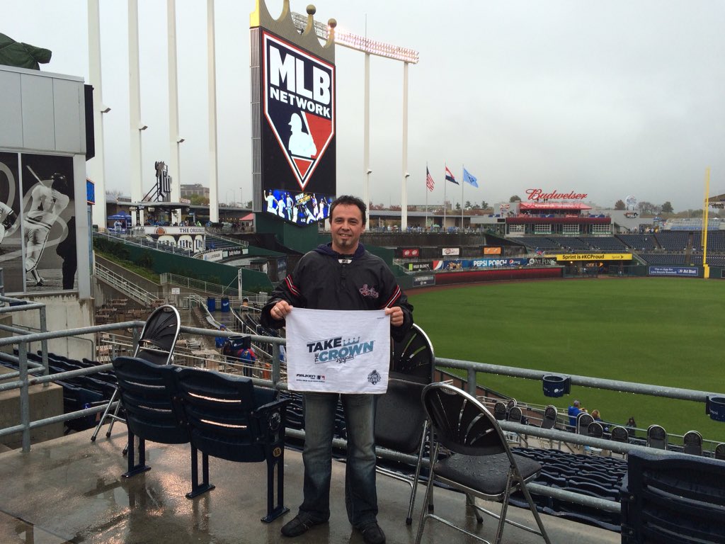 SeanMSwan's tweet photo. Had a great time at the World Series game 1 last night. Thanks to @TavernUnited @975BIG_FM https://t.co/ppSrqFP4lo
