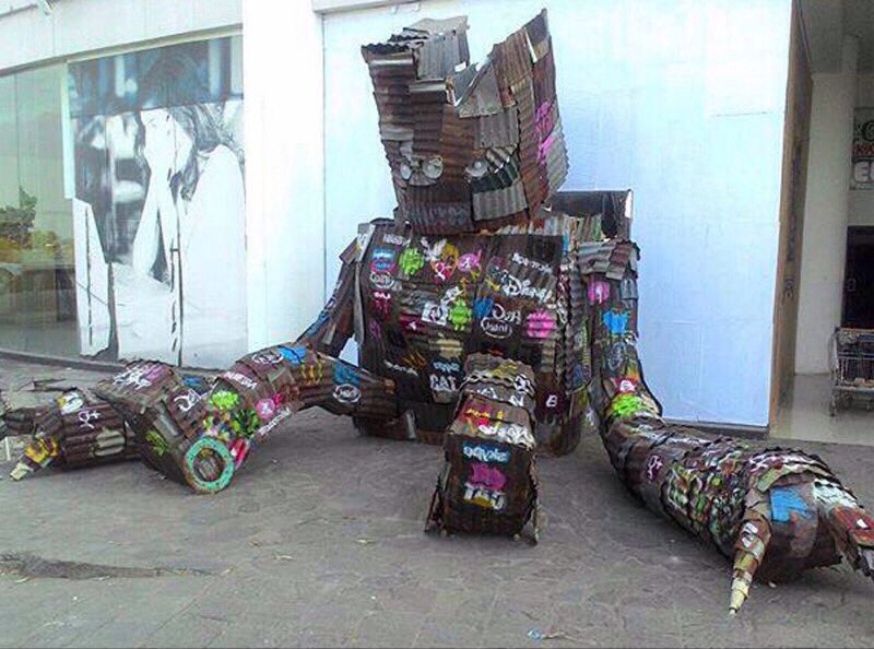 "A Modern Gods Delusion" sebuah instalasi karya kolaborasi STOFO &amp; <a href="/penahitam_arts/">CIRCLE P</a> Makassar revi.us/a-modern-gods-…