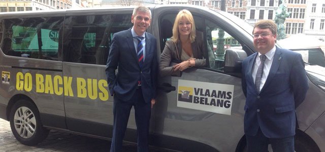 ClintNieuws's tweet photo. Vlaams Belang brengt vluchtelingen gratis terug naar hun land
https://t.co/lhenUyBJ9J #clint #gobackbus https://t.co/2kDC5k3K2G