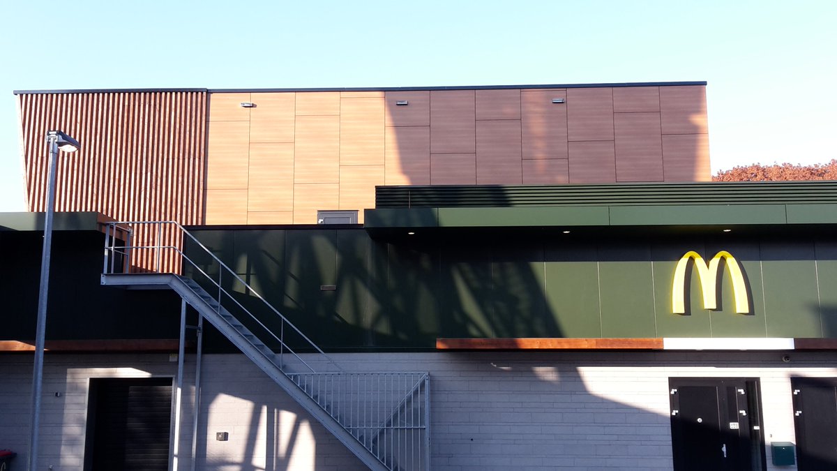 XLPANEL's tweet photo. @g_stapper wou altijd wel erg graag naar dit project .. Nu het af is weten wij wel waarom ...... #macdonalds #KFC https://t.co/p4G6YWU1wX