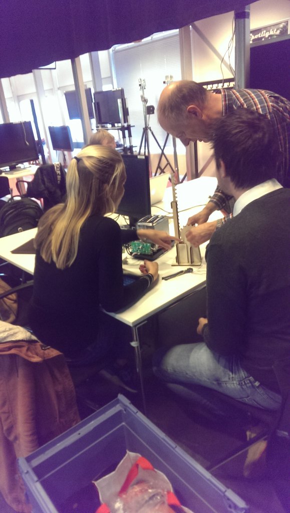 UTwenteCreate's tweet photo. Hard work in our #smartxp today: a toaster reacting to emotions. Cool! #bachelor #assignment @UTwente https://t.co/Wetfpu0Fbc