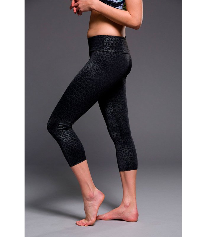 fitnessfashions's tweet photo. Onzie Hot Yoga Printed Capri Black Magic @ https://t.co/HNvhTKBA1a
#onzie #onzieclothing #onziecapris #printedcapris https://t.co/zclptuOkNH