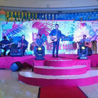 RME_Label's tweet photo. Latepost foto Bobby Faraby waktu perfome di Season City :) https://t.co/oIRxjBn9Fv