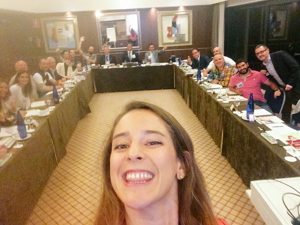Julia_Crespo's tweet photo. Qué raro se me ha hecho este miércoles sin vosotros, compis de @BNIideas #KeepOnFighting 💪🏼❤️ https://t.co/STzEv265gQ
