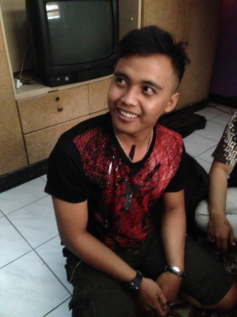 bandungradio952's tweet photo. nuju di udara finalis 03 #Idhan #LPR2015 #Bandung #SumpahAh https://t.co/hdGWsDcOdX