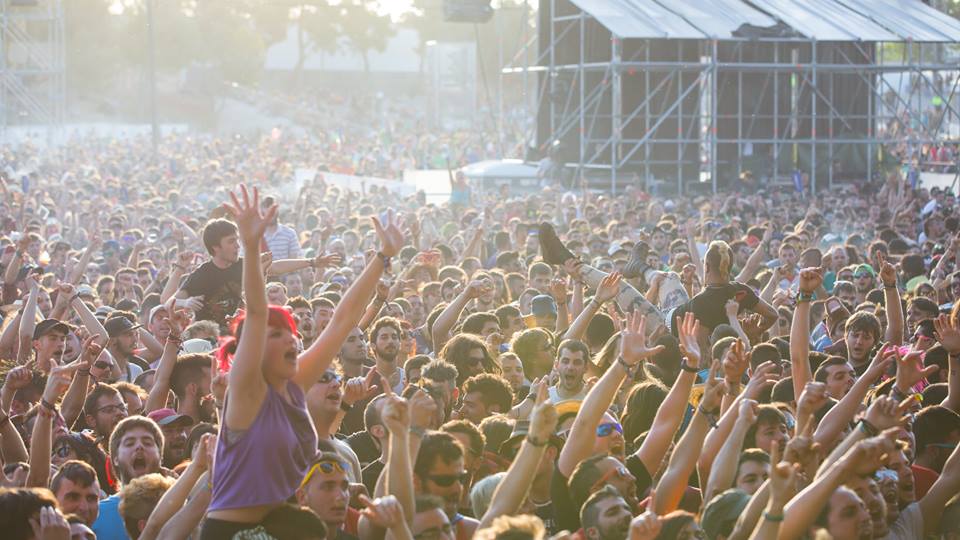 VinaRockOficial's tweet photo. Hoy no es un miércoles cualquiera, hoy tenemos NUEVAS CONFIRMACIONES de #viñarock2016! https://t.co/qZZ0CeSaze https://t.co/sZ8OekdG8D