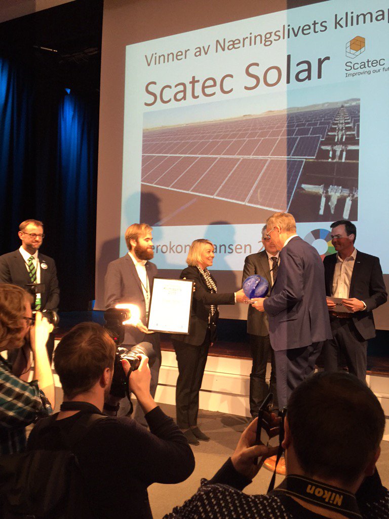 CStrandskog's tweet photo. Utdeling av næringslivets klimapris!Gratulerer til Scatec Solar! #Zerokonferansen @NFdep https://t.co/yLpWXYeGzT
