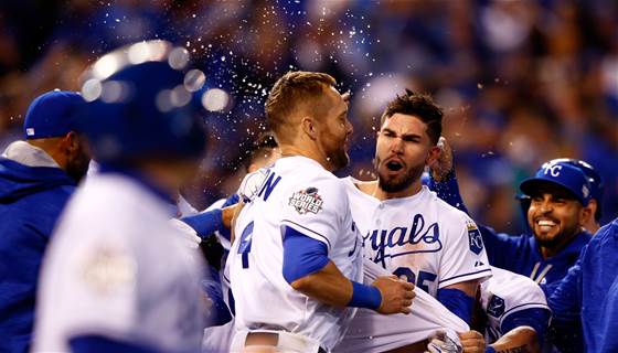 NBCNews's tweet photo. .@Royals go one up against @Mets after 14-inning marathon https://t.co/zgI10ii9UJ via @NBCSports https://t.co/hryU7Sze38